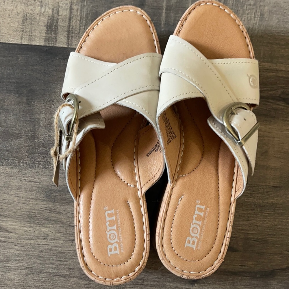 New leather-covered cushioned footbed